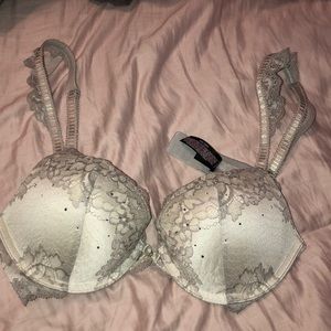 Very sexy push up Victoria’s Secret bra